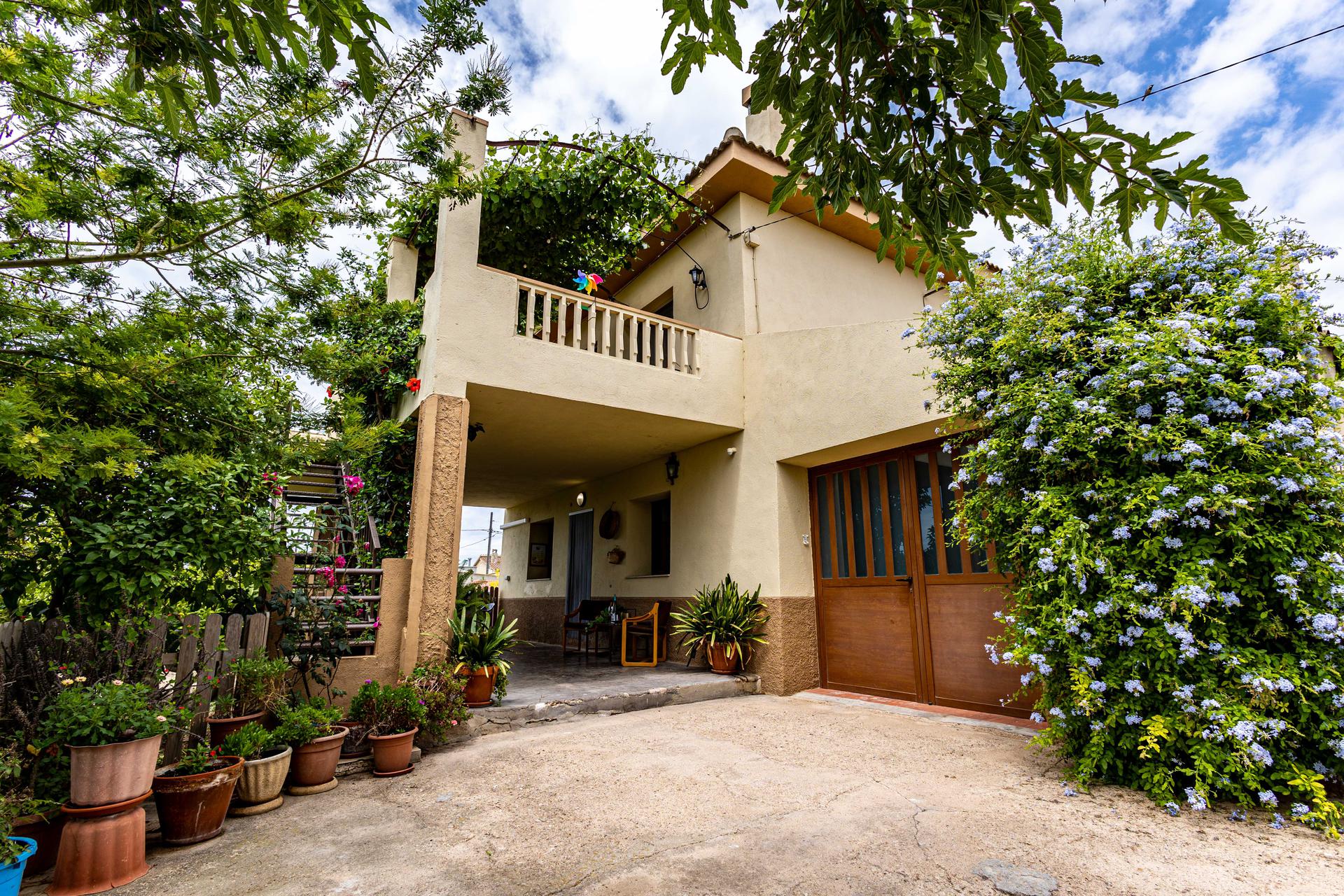 Townhous -
                        Deltebre -
                        5 bedrooms -
                        12 persons